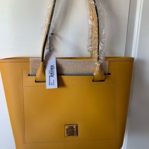 New! Beautiful mustard color. Perfect for Fall!